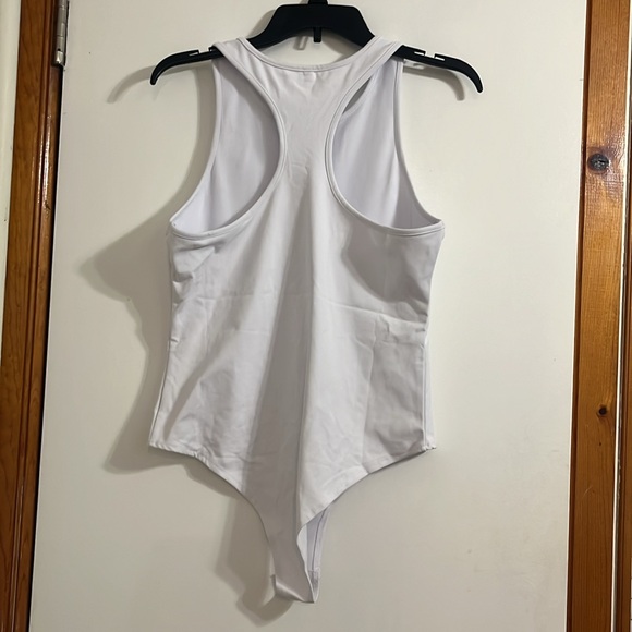 Saungkuai Women’s Race back bodysuit Size XL color White NWOT - Picture 4 of 8